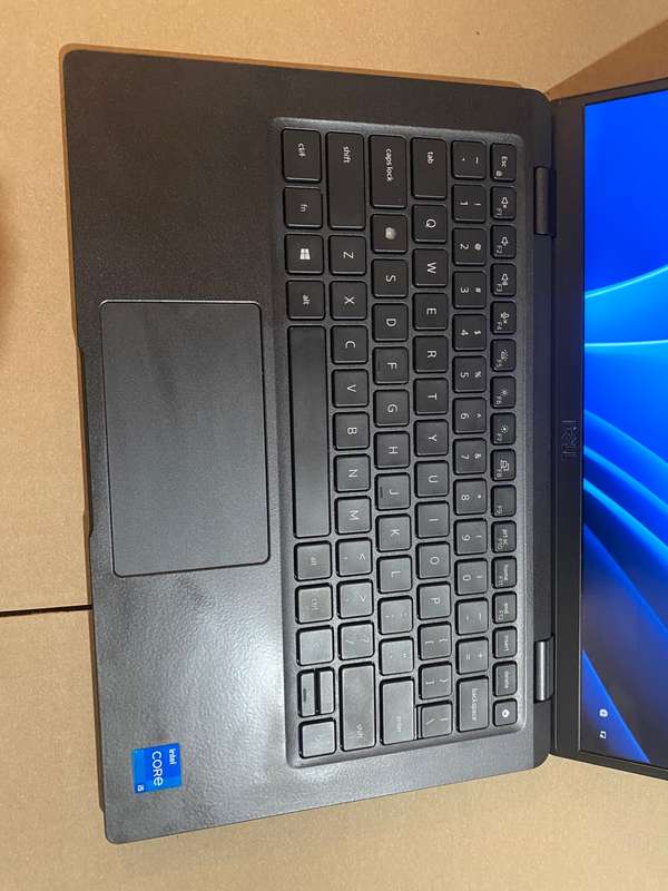 Dell Latitude 7320 13.3-inch Core i5-1135G7  8 GB RAM 256 GB SSD Win 11 Pro 64-BIT OS